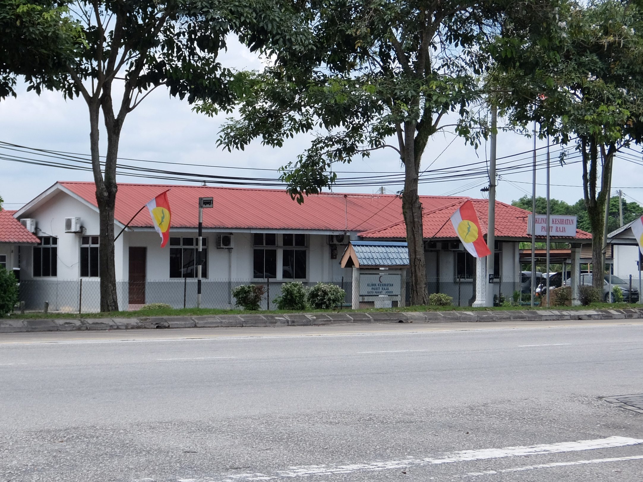 klinik kesihatan parit raja